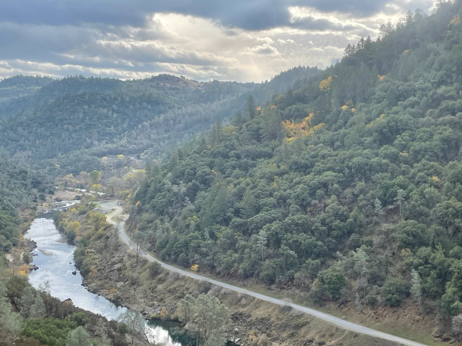 A trail above the American River canyon on the Rio Del Lago course.
